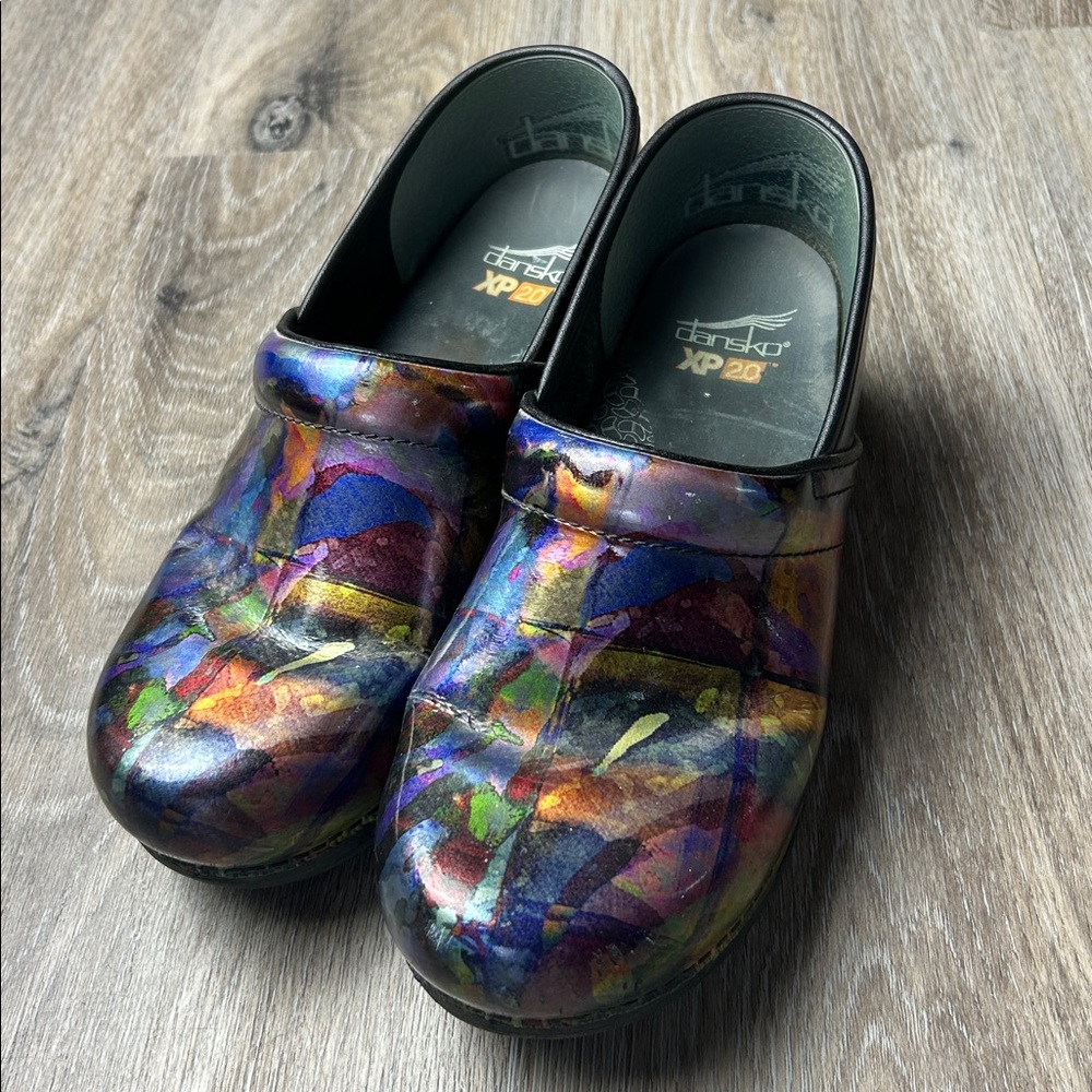 Dansko Pro XP 2.0 Patent Leather Clogs Size 40 (US 9.5-10)